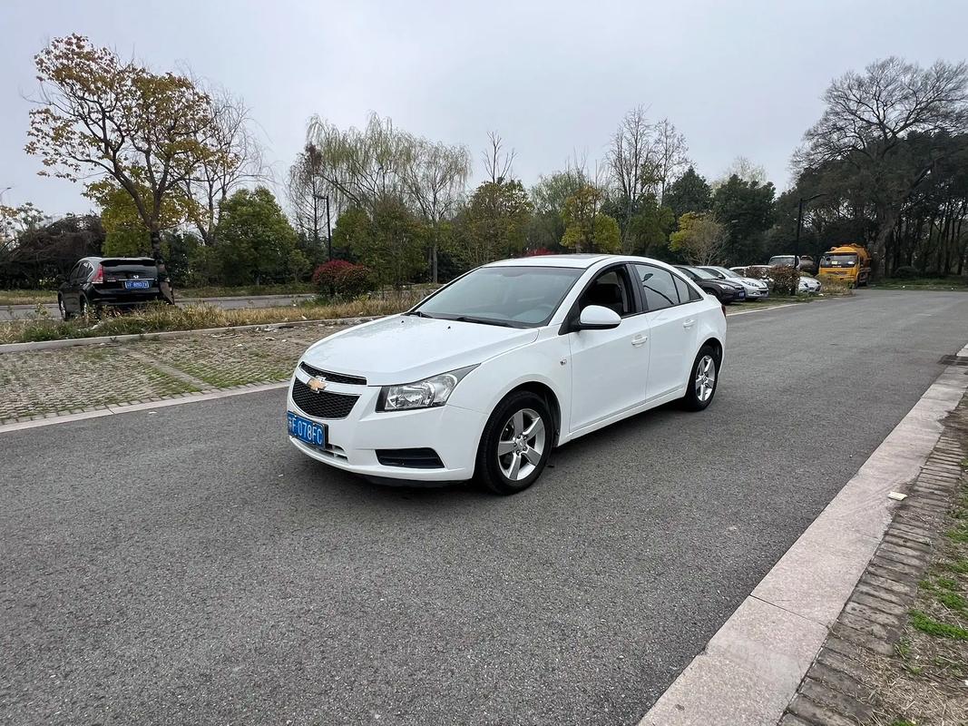 13年科鲁兹图片 13年科鲁兹二手价格怎么样